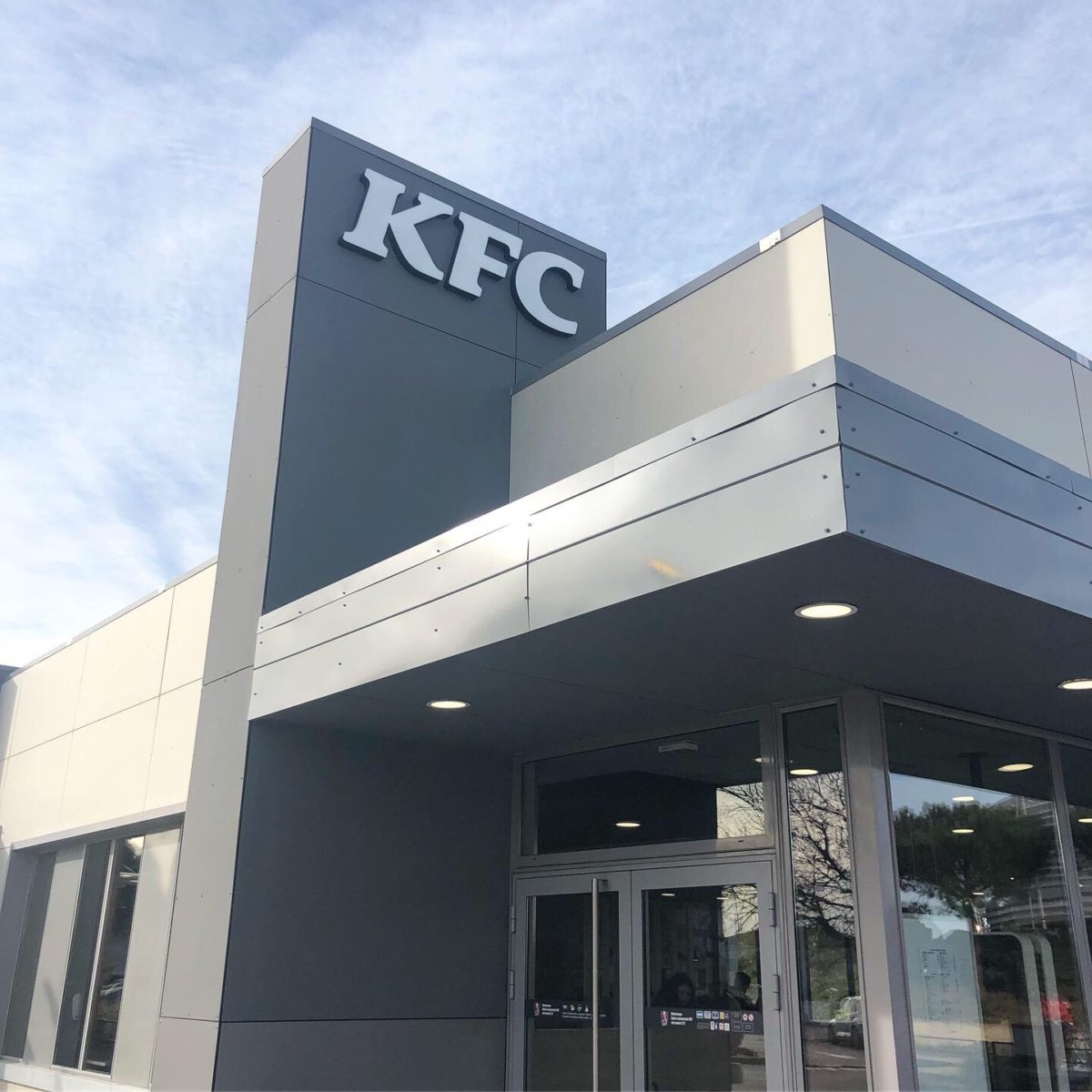 Plastimage – Experts enseignes pastille à Narbonne et en Occitanie - KFC