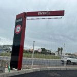 Portique pour les voitures au drive