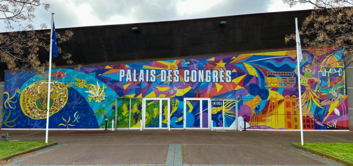 Plastimage métamorphose le Palais des Congrès de Gruissan
